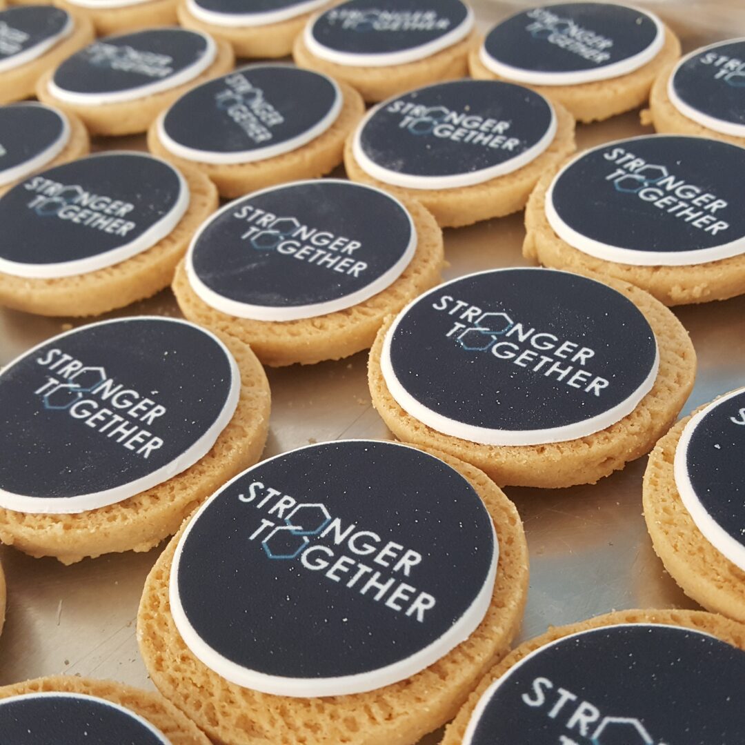 5cm Printed Iced Shortbread  Black and White London