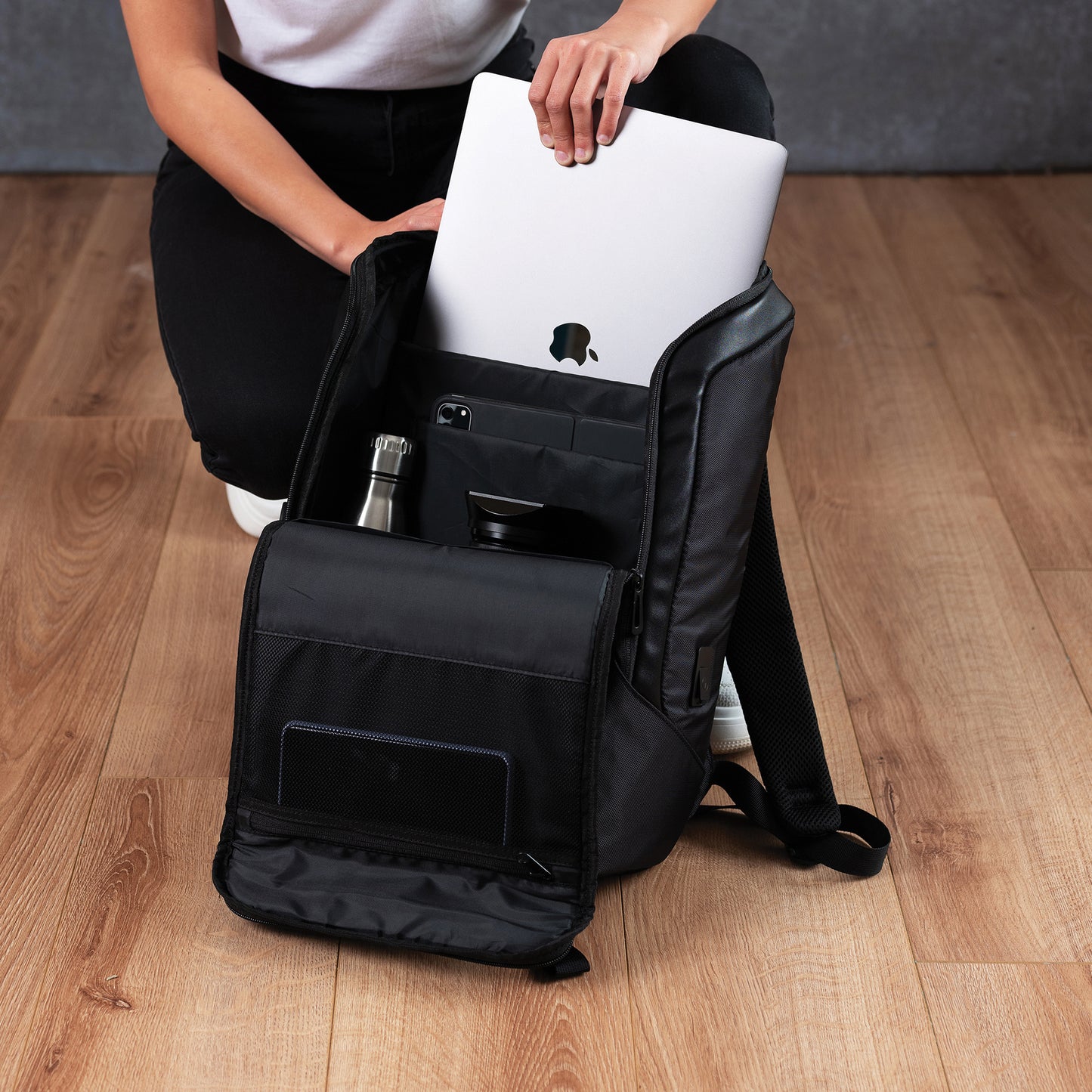 Three Peaks® Commuter Backpack Business Bags Black and White London